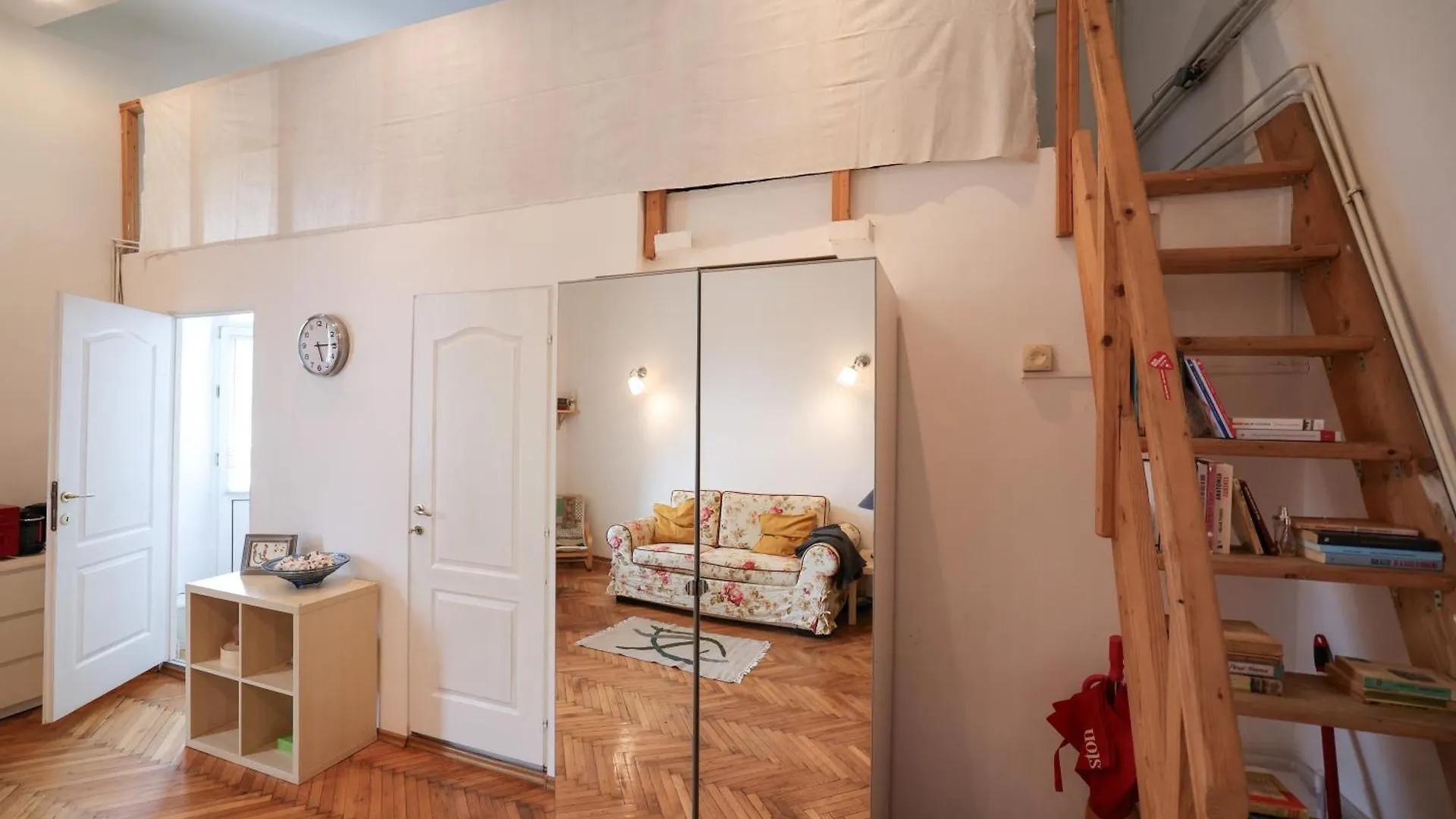 Fatcat Central Studio Bucharest Apartment