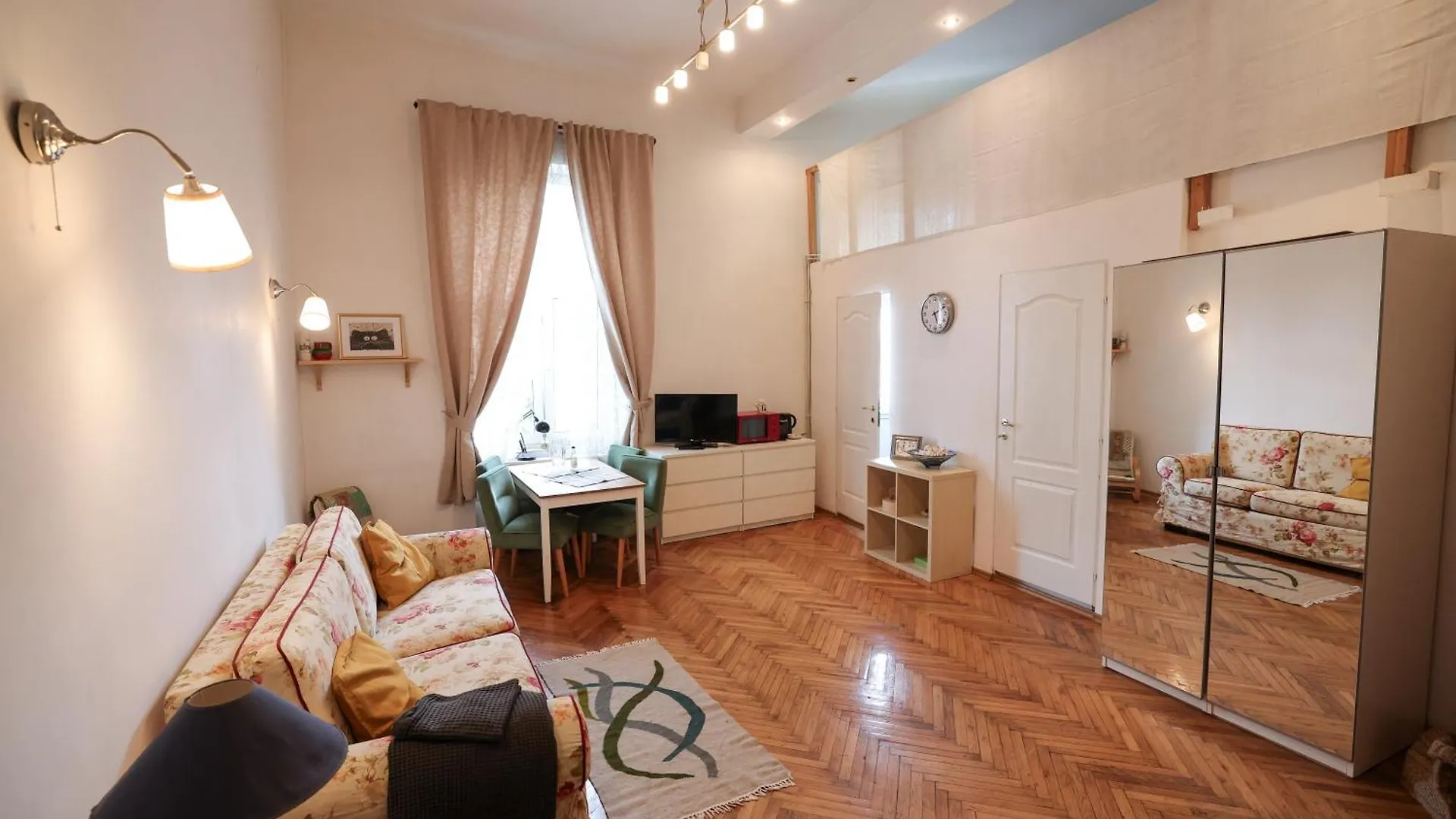 Fatcat Central Studio Bucharest Apartment