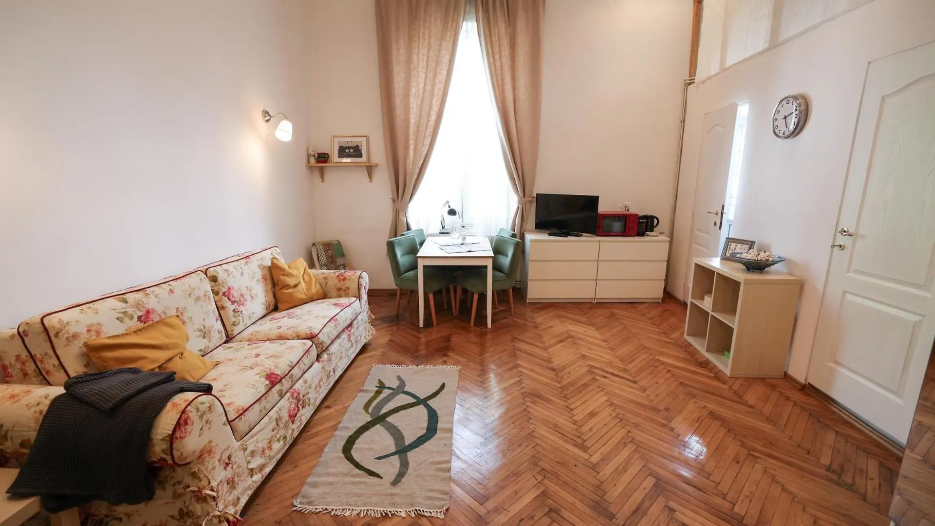 Fatcat Central Studio Bucharest 0*,  Romania